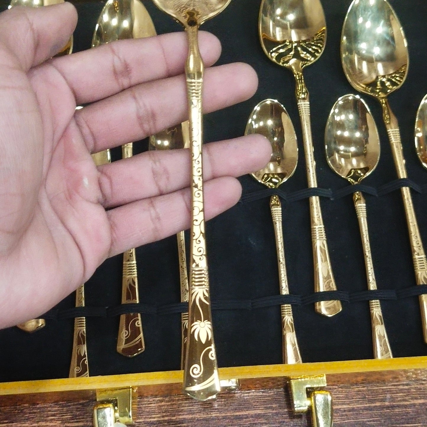 24 Pcs Cutlery Set (Golden)