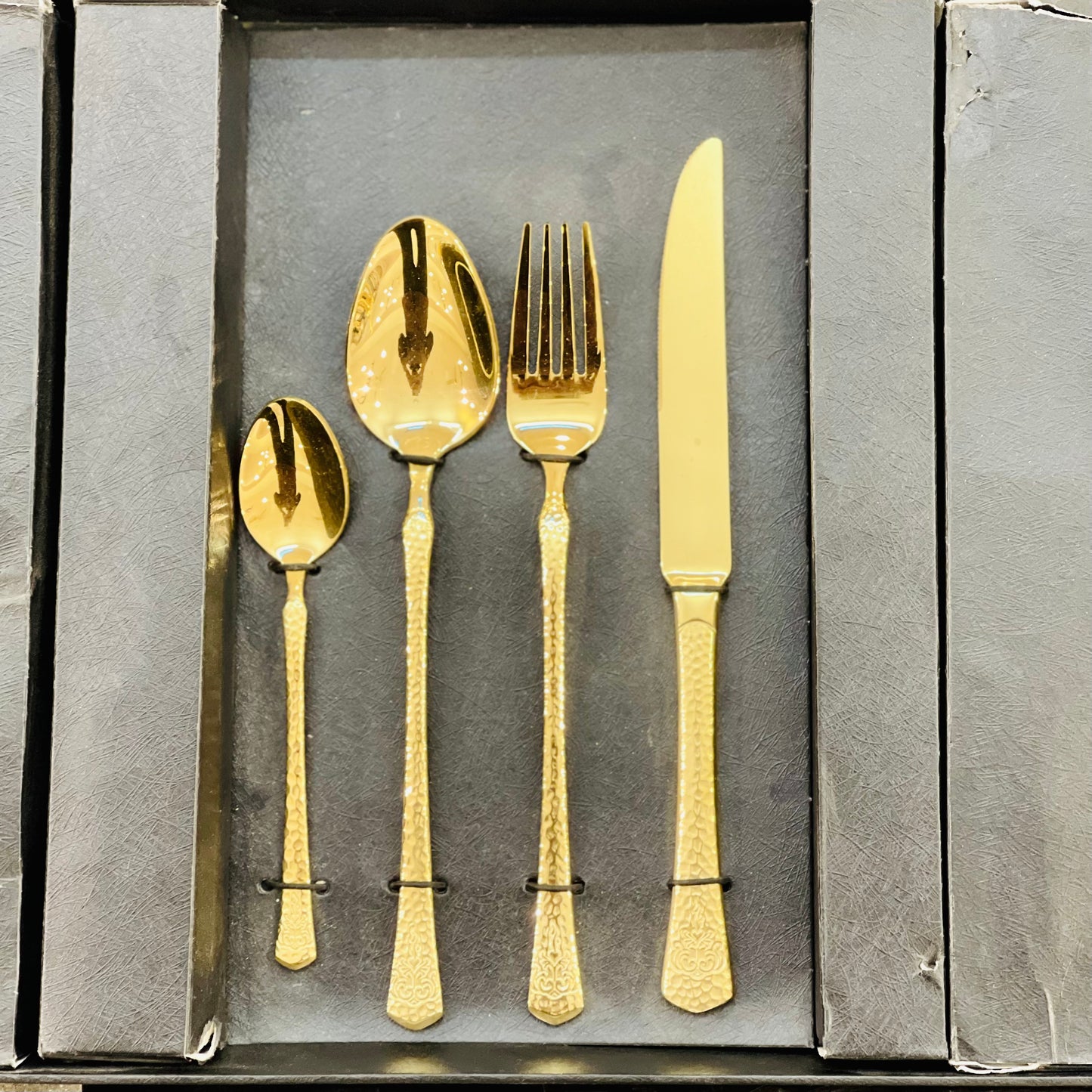 24 Pieces Golden Cutlery Set