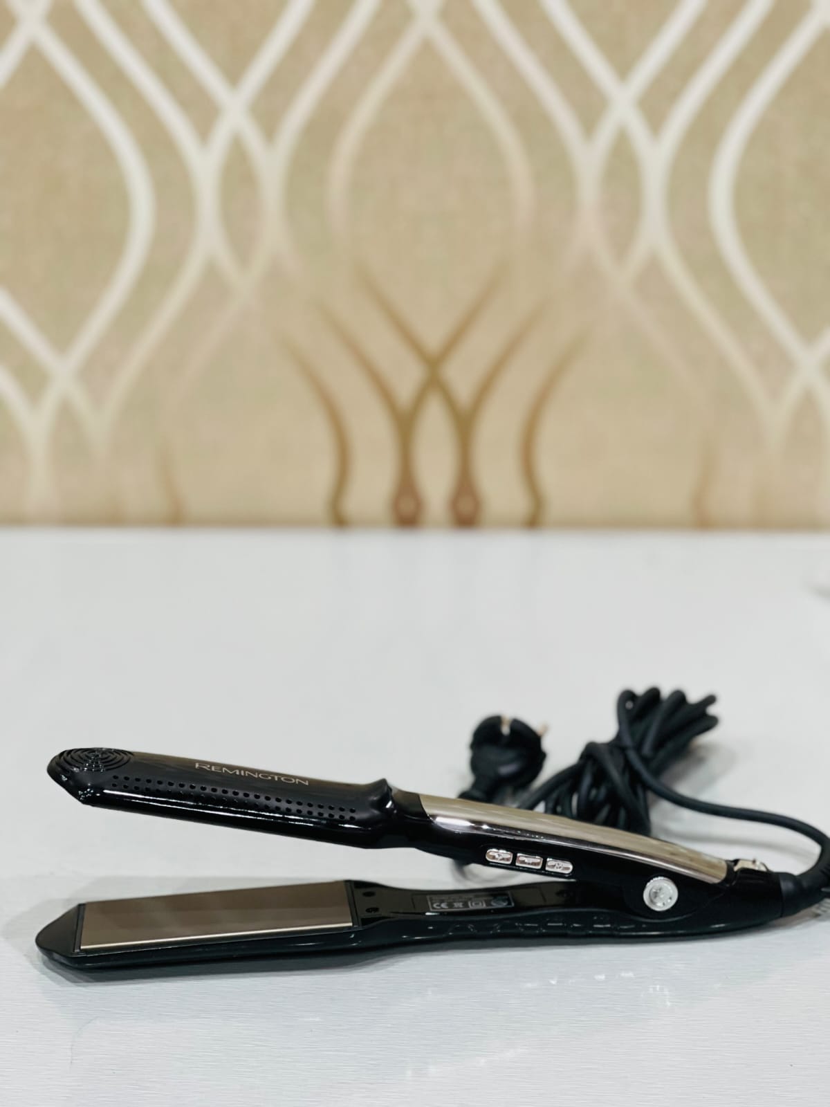 REMINGTON Hair Straightener